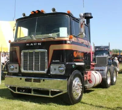 1976 Mack Cabover F700