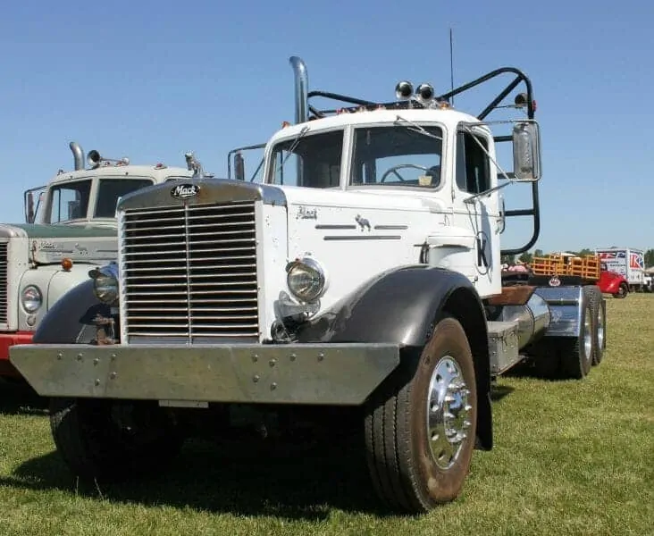 1952 Mack LTL Model Truck White