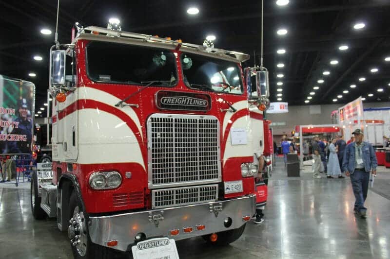 Freightliner Cabover Photo Collection That Will Knock Your Socks Off!