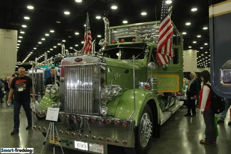 1949 Peterbilt 350 Green Custom Big Sleeper Berth Truck 400 Cummins 4X4