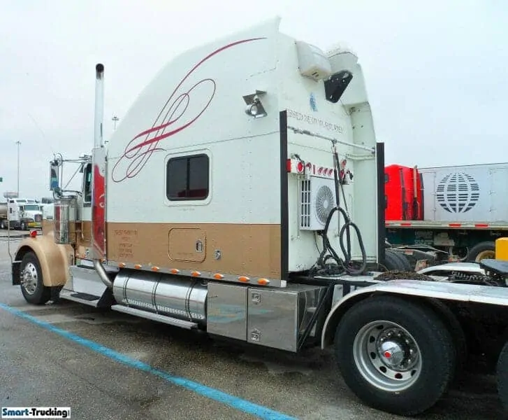 Kenworth W900 Big Custom Sleeper Gold White