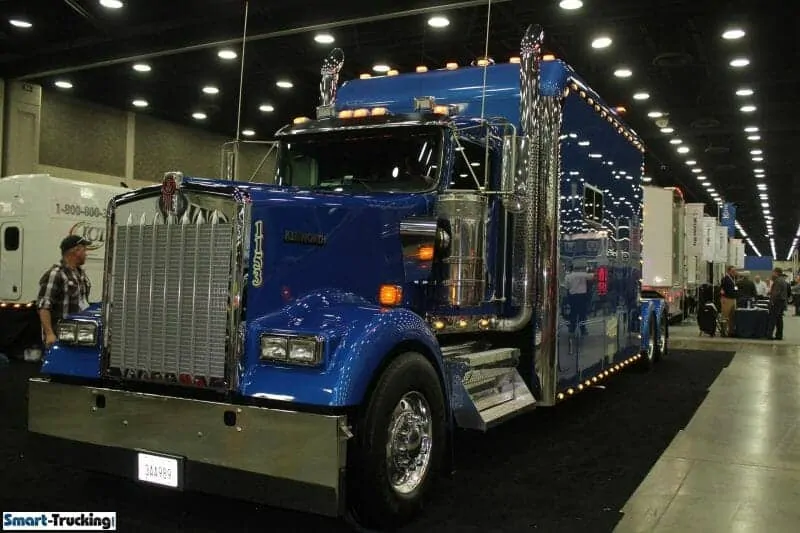 Kenworth Royal Blue W900 Custom Big Sleeper Berth Truck