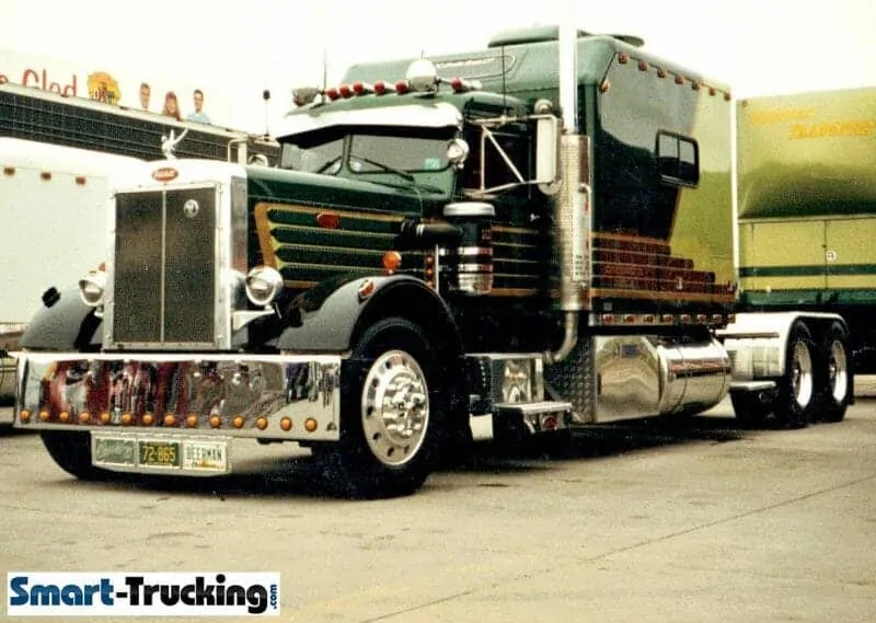 Old Needlenose Kenworth Green Custom Sleeper Berth