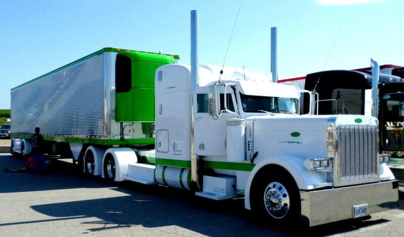 Hot Rig Show Trucks Photo Collections You Must See Peterbilt 379 White Rig Show Truck