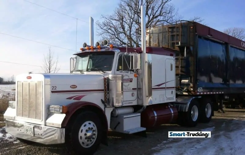 White Peterbilt 379 pulling trailer