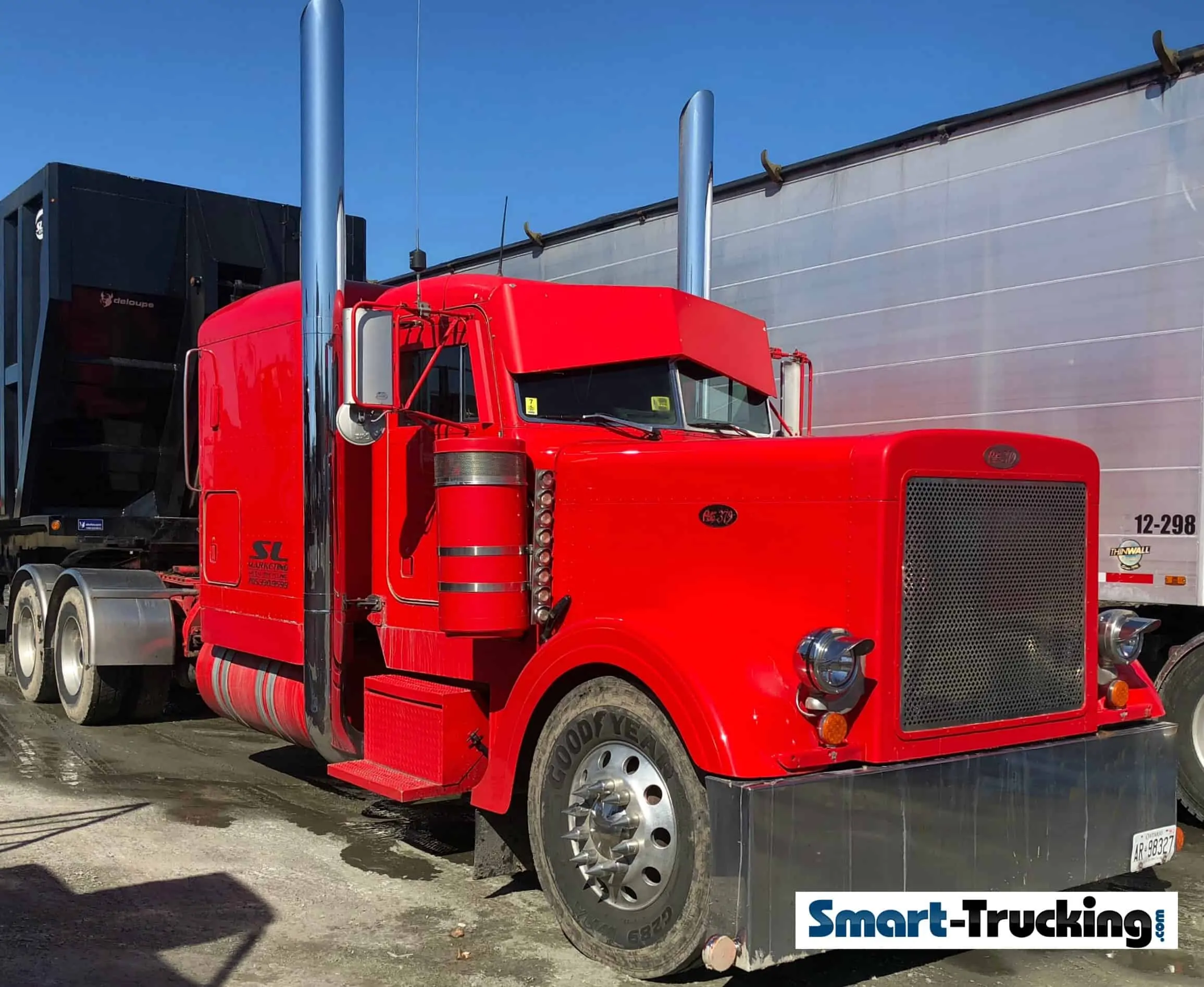 Red Peterbilt 379 Big Pipes