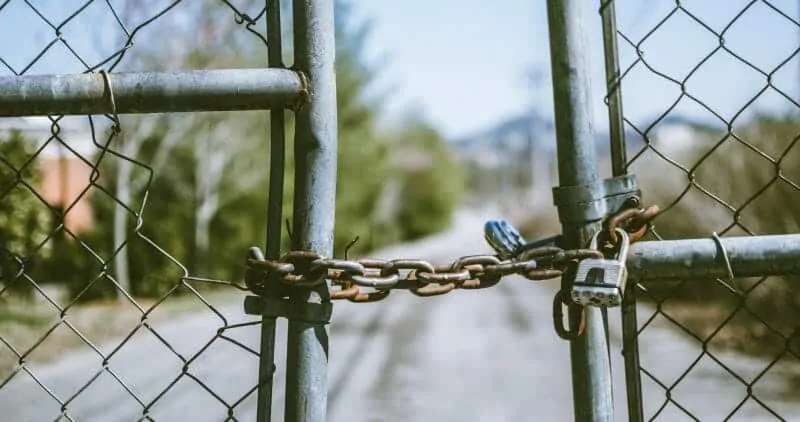 Gate with chain lock