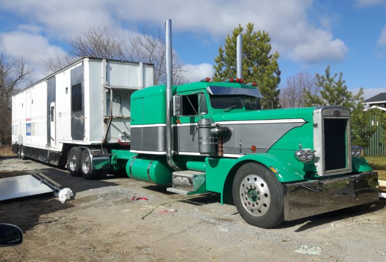 Top 30 Trucking Songs –  Best Tunes For the Open Road