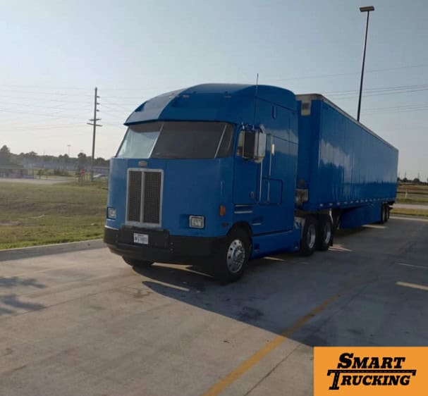Peterbilt 372 Cabover